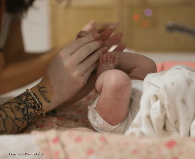 Séance de réflexologie plantaire bébé à Tours pour soulager le RGO